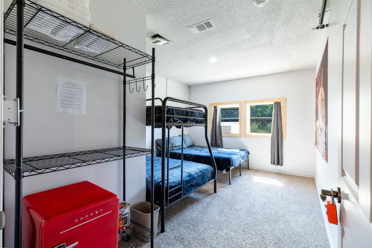 Хостел Old Texas Bunkhouse Wills Point Экстерьер фото