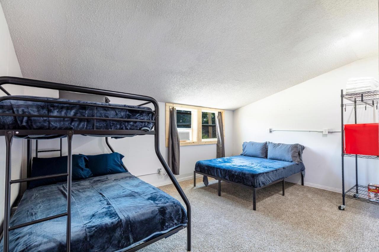 Хостел Old Texas Bunkhouse Wills Point Экстерьер фото